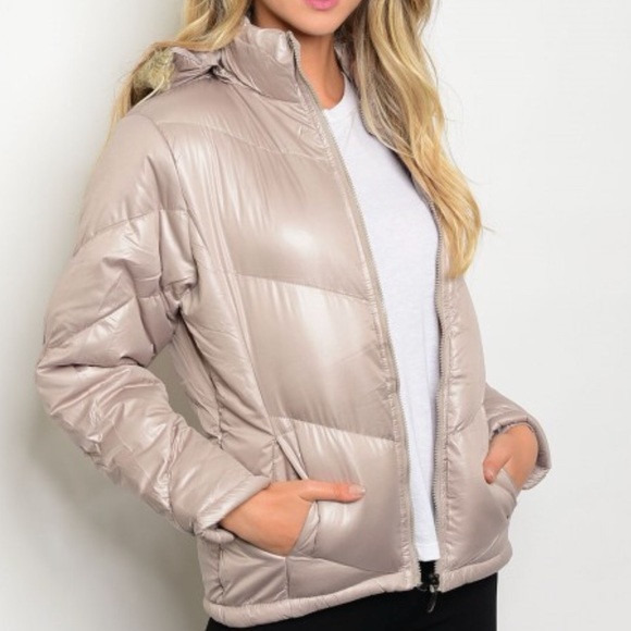 Jackets & Blazers - ⭐️HP⭐️1 SM LEFT⭐️Sand Color Hooded Puffer Jacket